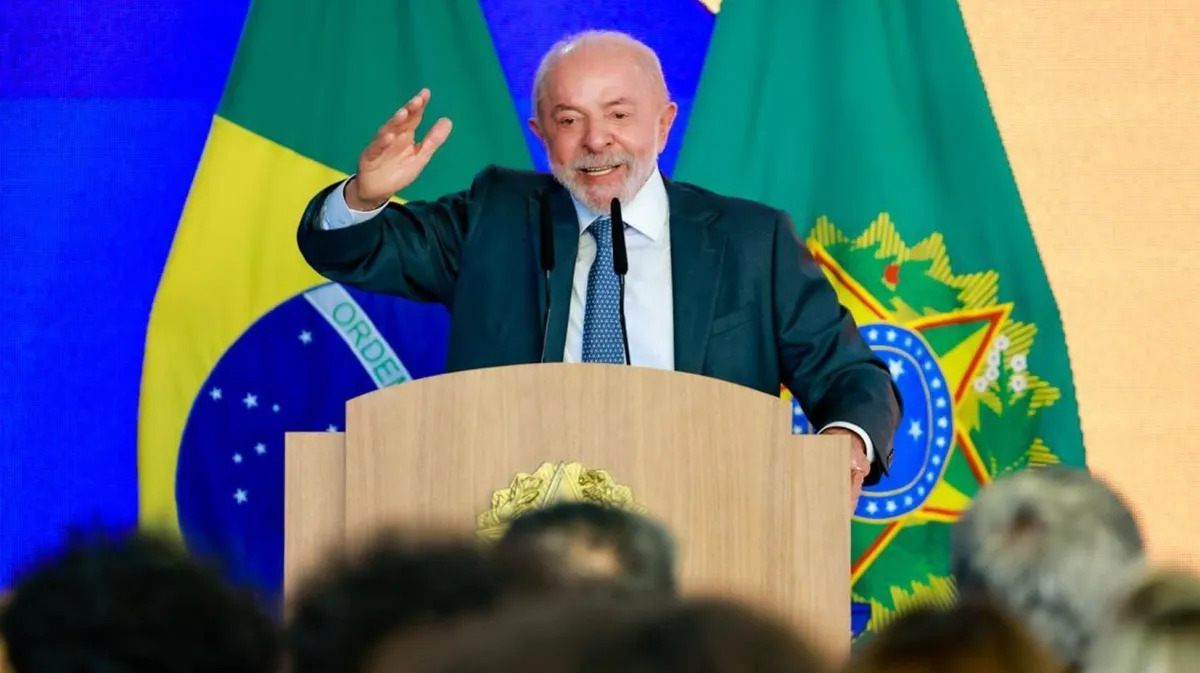 Lula anuncia que enviará autorização para abertura de sigilos e desafia Flávio Bolsonaro