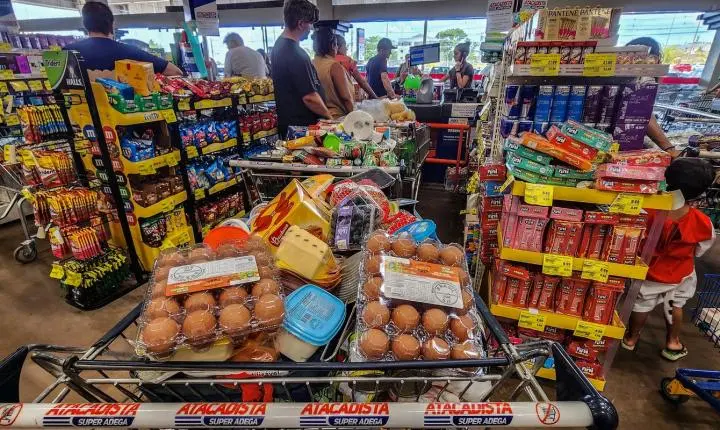 Consumo de alimentos cresce após proibição das bets no país, diz Abras