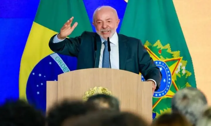 Lula anuncia que enviará autorização para abertura de sigilos e desafia Flávio Bolsonaro